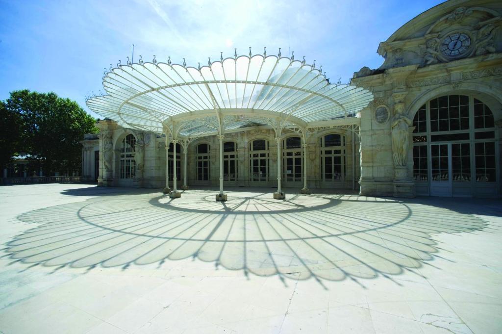 Hotel Des Thermes Les Domes Vichy Exteriör bild